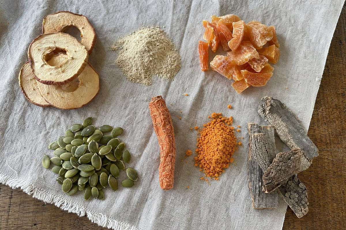 Apple rings and pectin, papaya, pumpkin seeds, carrot and butternut bark on linen